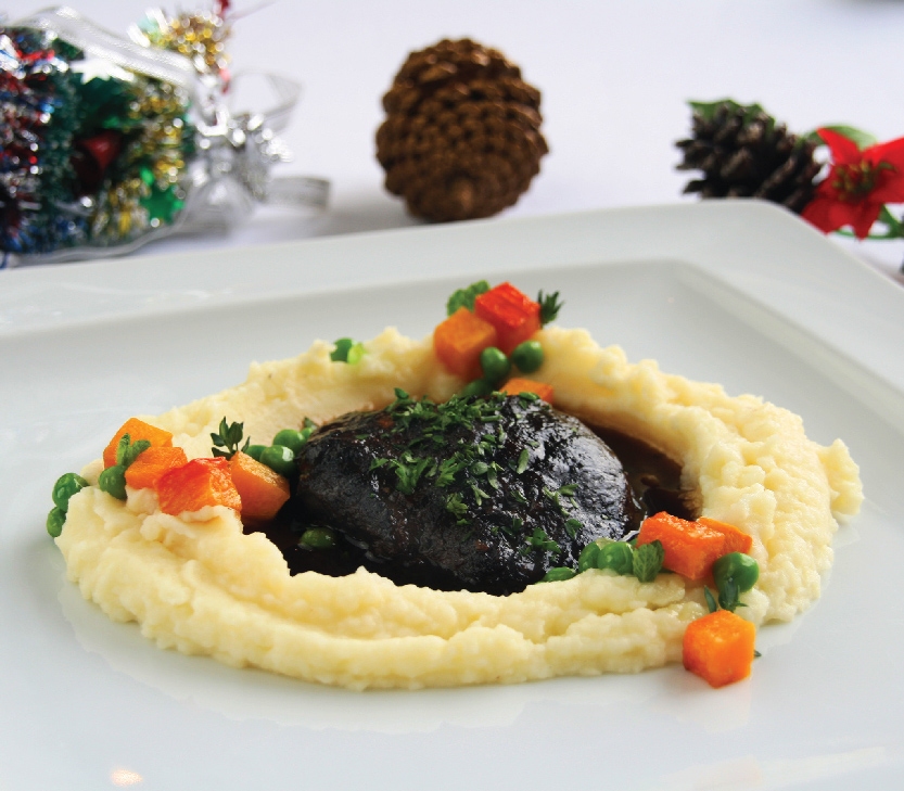 Set Lunch - Iberian pork cheek with mashed potatoes, carrots and green peas