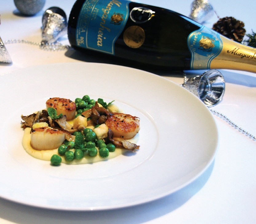 A-La-Carte - Seared scallops with celery bulb purée flavored with black truffle,  sautéed mushrooms and green peas